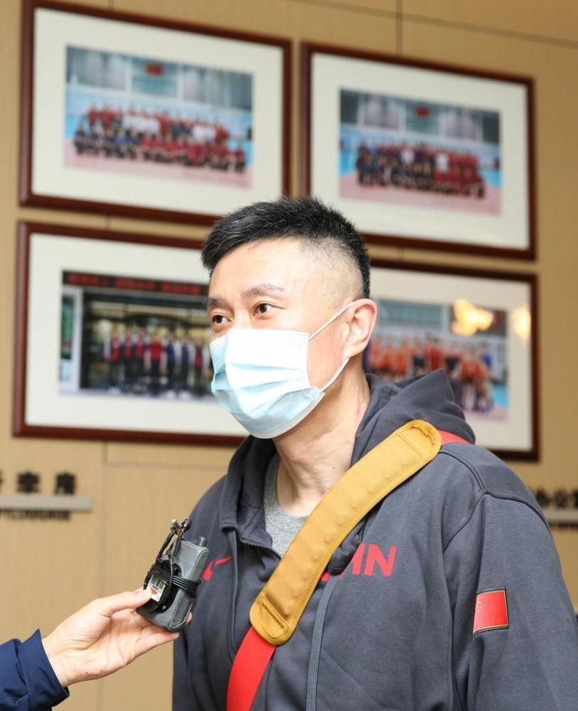 穆勒的续约工作将持续到圣诞节期间，体育总监弗罗因德正在推动新合同的签署，但目前尚未敲定。